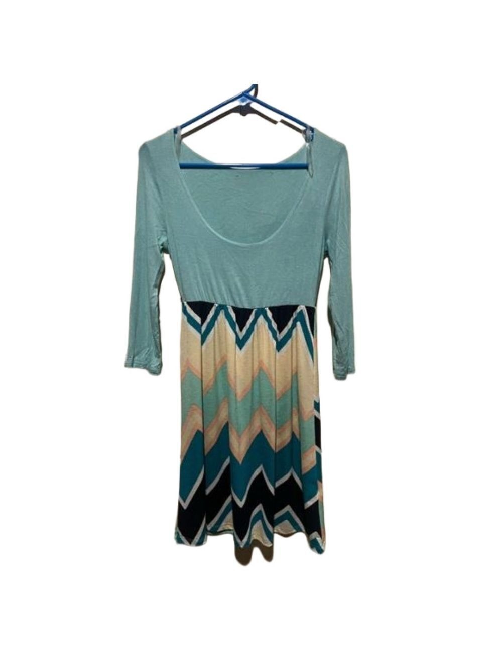 GREEN DRESS Size smedium (stretchy material) 3/4 length sleeves